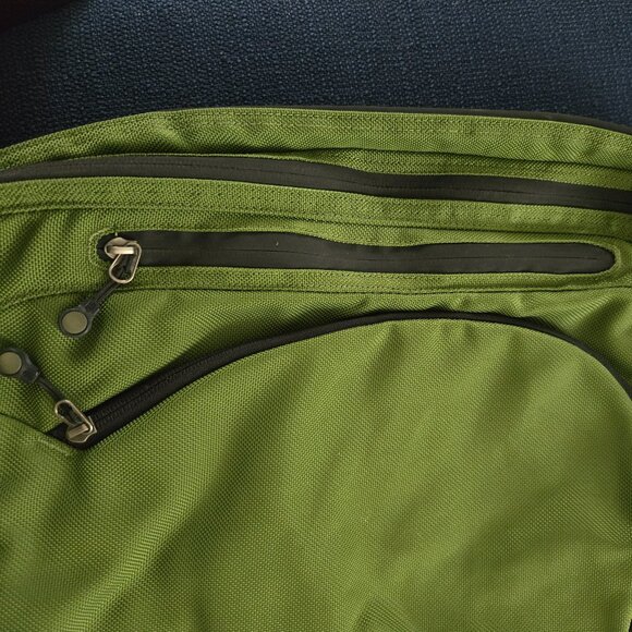 Used Green Patagonia Carry-on/Weekender bag MCL - Picture 9 of 16